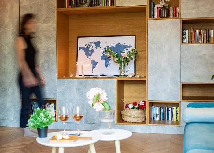 Chic 1br - Amzei Square * 布加勒斯特