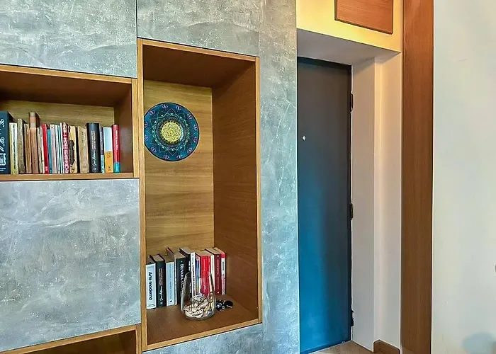 Chic 1br - Amzei Square Апартаменти *