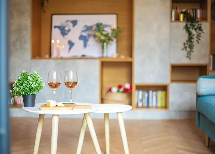 Апартаменти Chic 1br - Amzei Square