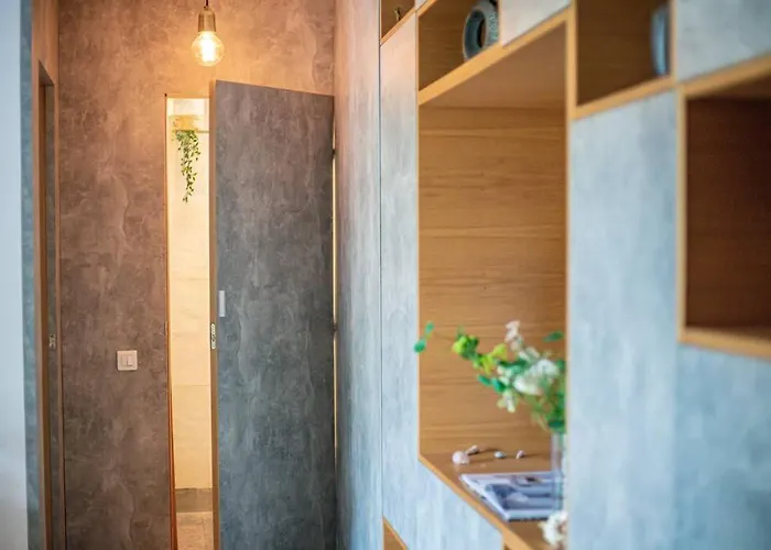 Апартаменти Chic 1br - Amzei Square Бухарест