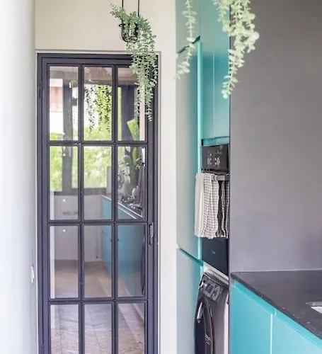 Апартаменти Chic 1br - Amzei Square *