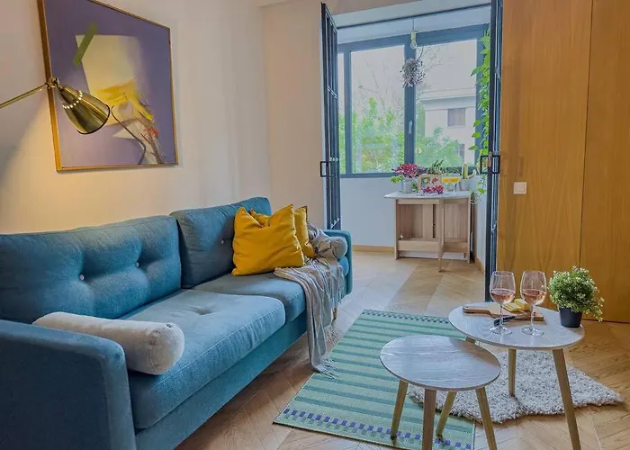 Апартаменти Chic 1br - Amzei Square Бухарест