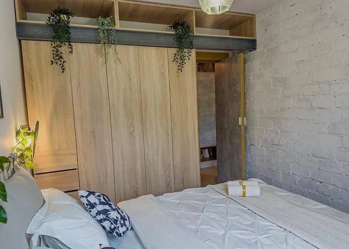 Апартаменти Chic 1br - Amzei Square