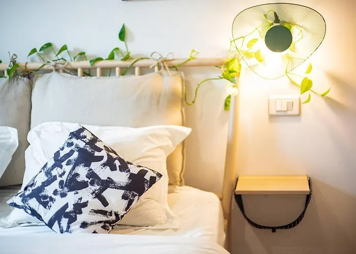 Апартаменти Chic 1br - Amzei Square