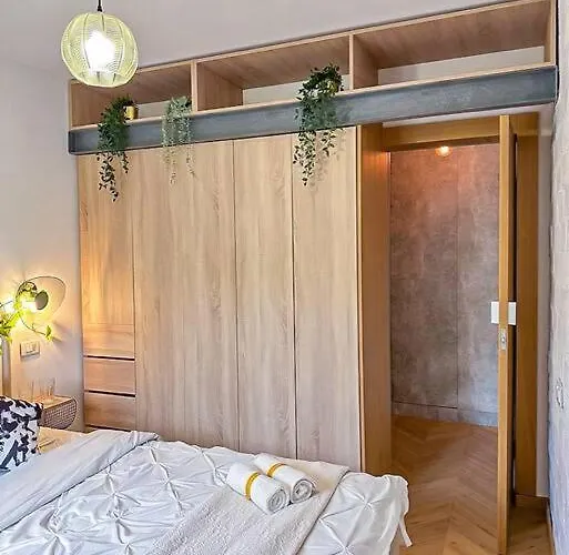 Chic 1br - Amzei Square Apartman *